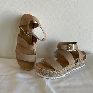 NUDE PLATFORM SANDALS  SODA SIZE 6.5